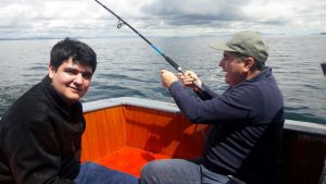 Pesca de trucha dorada en el lago Titicaca