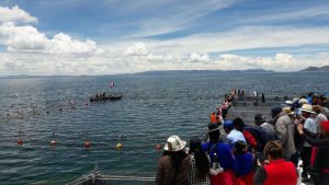 Pesca de trucha dorada en el lago Titicaca